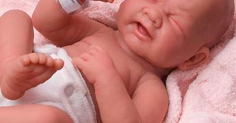 terapía con muñecas de bebés reborn