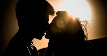 conoce los beneficios del beso