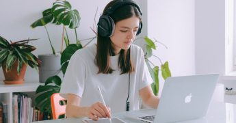 como ganar dinero en fiverr