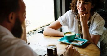 conversación con frases básicas de francés