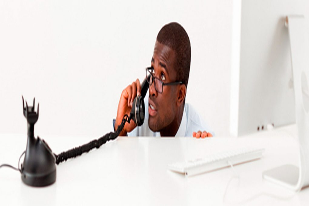 cómo hablar por teléfono en inglés