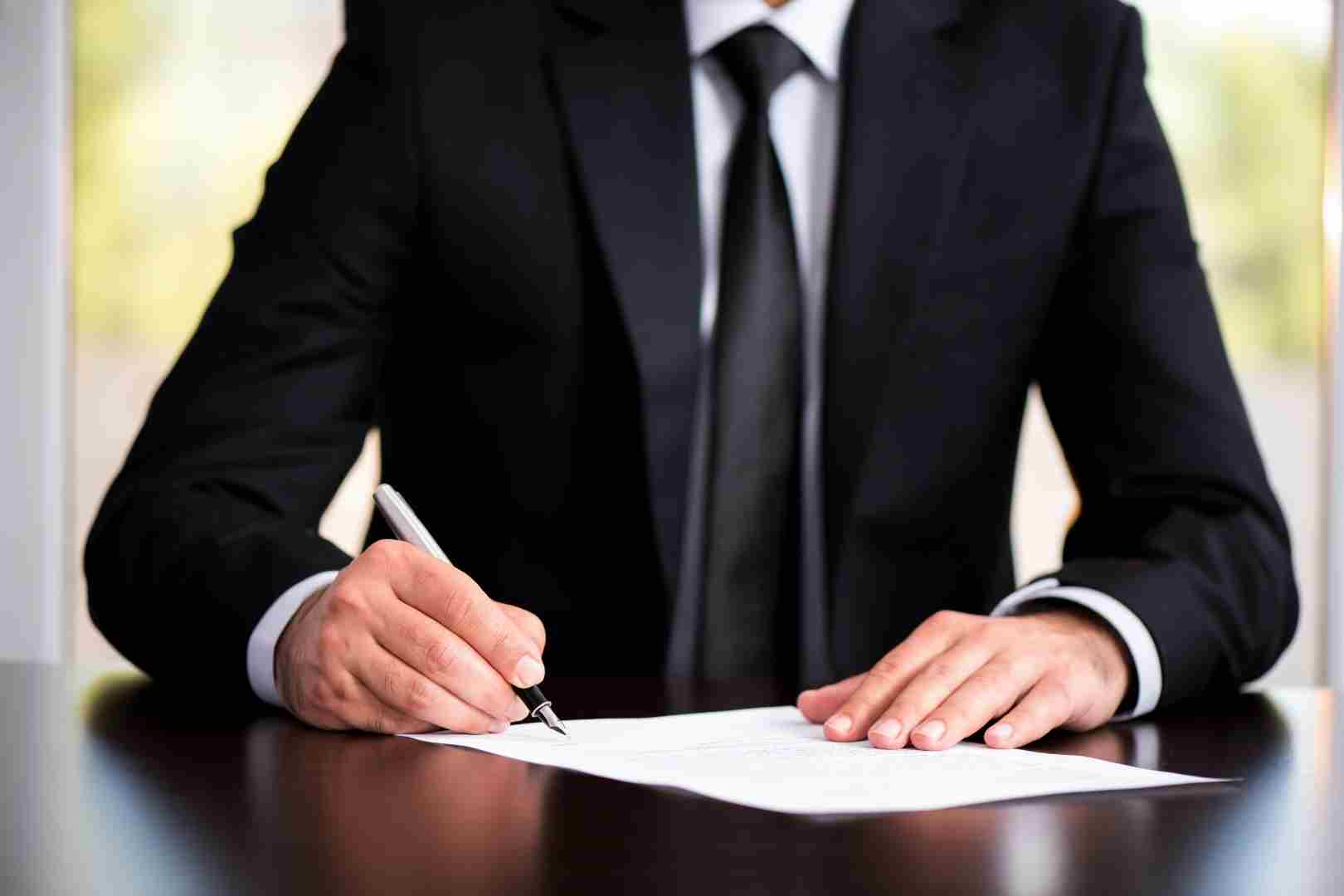 Лист юрист. Роспись на документах. Доказательства в уголовном процессе фото. Подписание является. Подписание является.